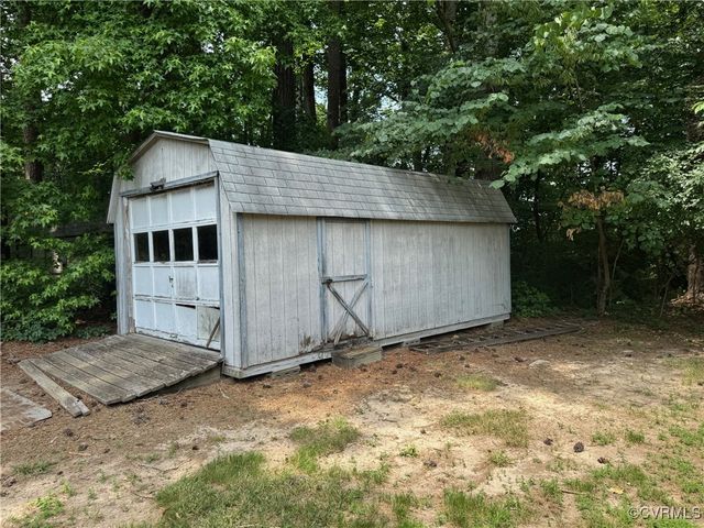 516 Kramer Dr, Highland Springs, VA 23075