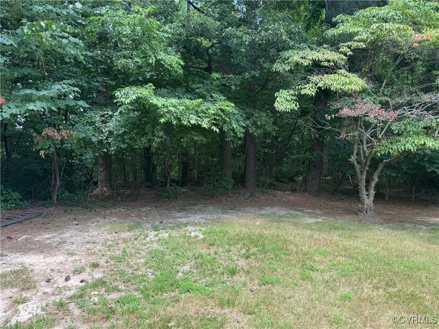 516 Kramer Dr, Highland Springs, VA 23075