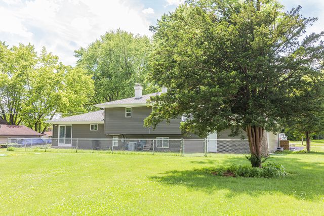4N211 AVARD Road, West Chicago, IL 60185