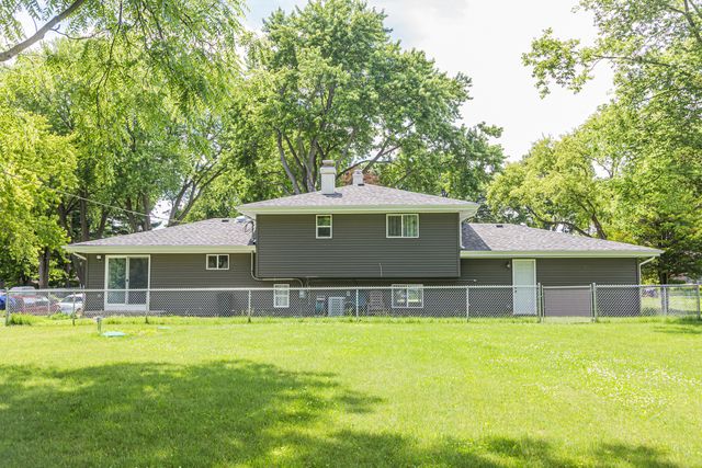 4N211 AVARD Road, West Chicago, IL 60185