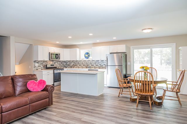 4N211 AVARD Road, West Chicago, IL 60185