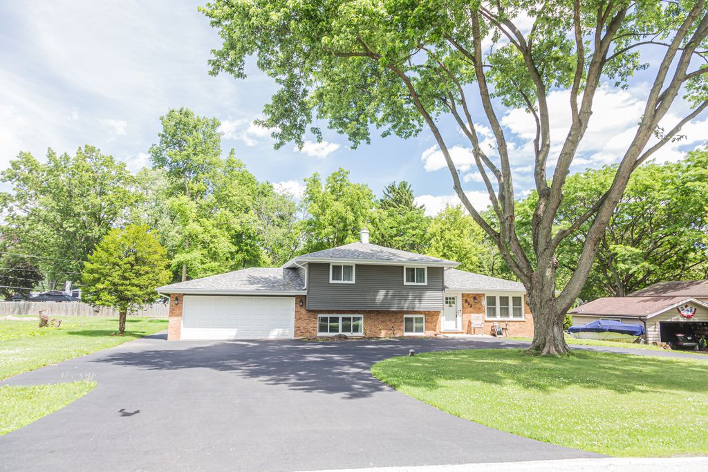 4N211 AVARD Road, West Chicago, IL 60185