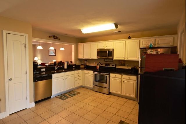 6729 Village Green DR, Roanoke, VA 24019