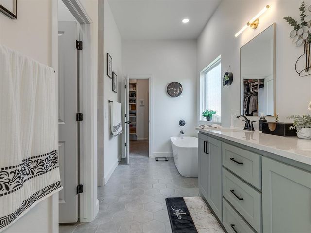 208 Braxton Way, Yukon, OK 73099