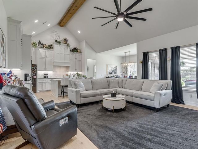 208 Braxton Way, Yukon, OK 73099