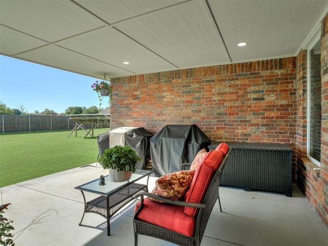 208 Braxton Way, Yukon, OK 73099