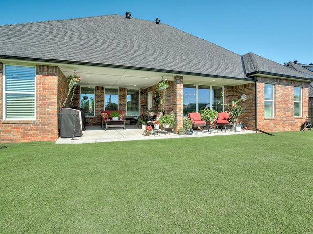 208 Braxton Way, Yukon, OK 73099