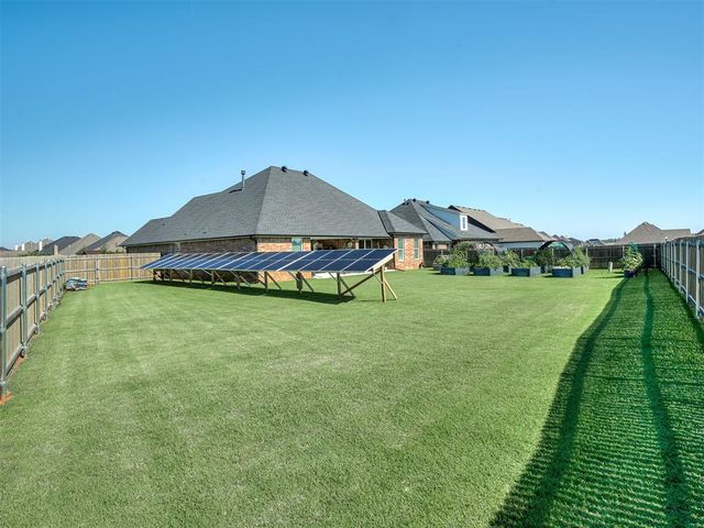 208 Braxton Way, Yukon, OK 73099