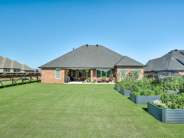 208 Braxton Way, Yukon, OK 73099