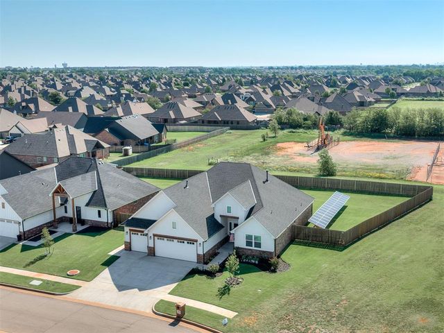 208 Braxton Way, Yukon, OK 73099