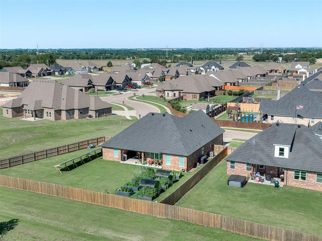 208 Braxton Way, Yukon, OK 73099