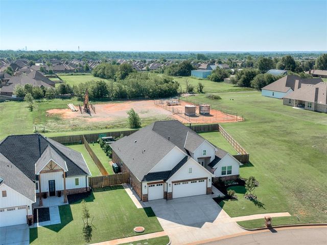 208 Braxton Way, Yukon, OK 73099