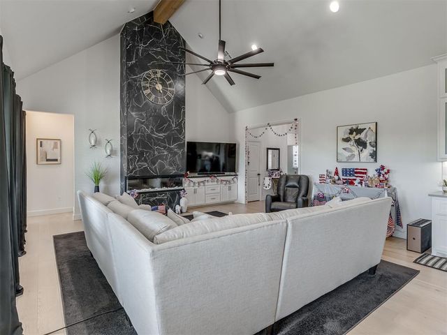 208 Braxton Way, Yukon, OK 73099