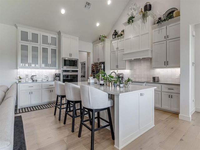 208 Braxton Way, Yukon, OK 73099