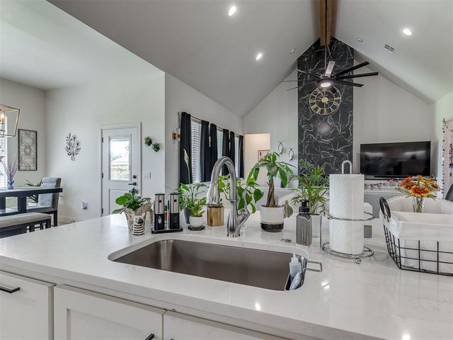 208 Braxton Way, Yukon, OK 73099