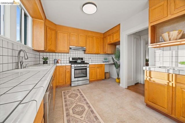 3118 Monticello Ave, Oakland, CA 94619