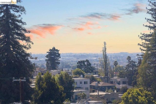 3118 Monticello Ave, Oakland, CA 94619