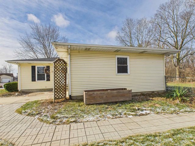 2090 Chief Turtle Court, Huntington, IN 46750