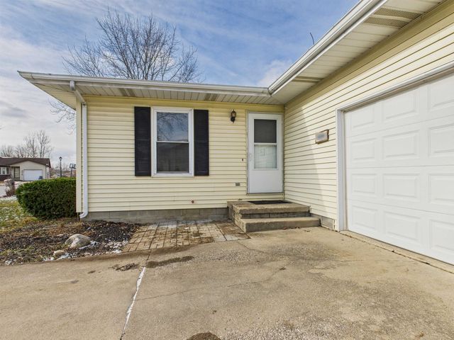 2090 Chief Turtle Court, Huntington, IN 46750