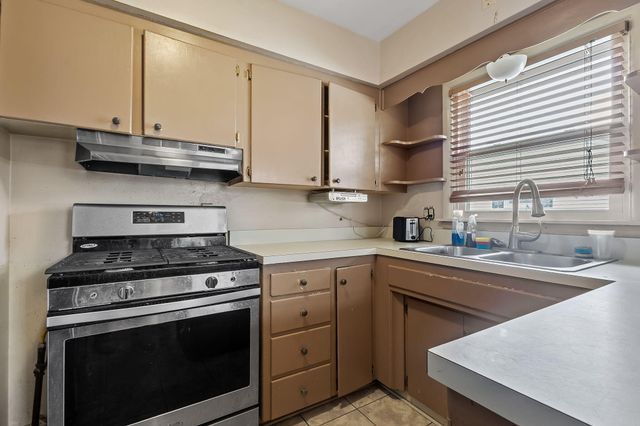 700 E 9th Street, Hobart, IN 46342