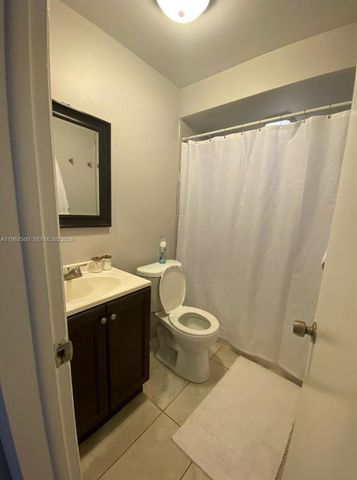 3050 NE 5th Ter 10, Wilton Manors, FL 33334