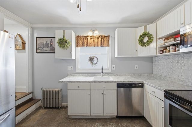 55 Edison Street, Warwick, RI 02889