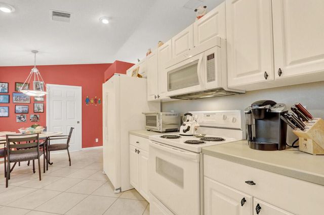 6414 Pebble Creek Way, Boynton Beach, FL 33437