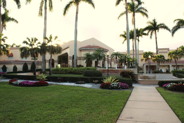 6414 Pebble Creek Way, Boynton Beach, FL 33437