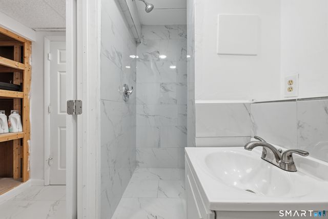 66 Roarke Road, North Haven, CT 06473