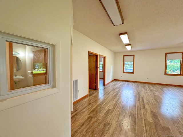 41 West High Street, East Hampton, CT 06424