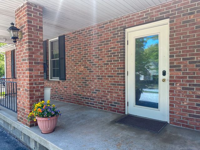 41 West High Street, East Hampton, CT 06424