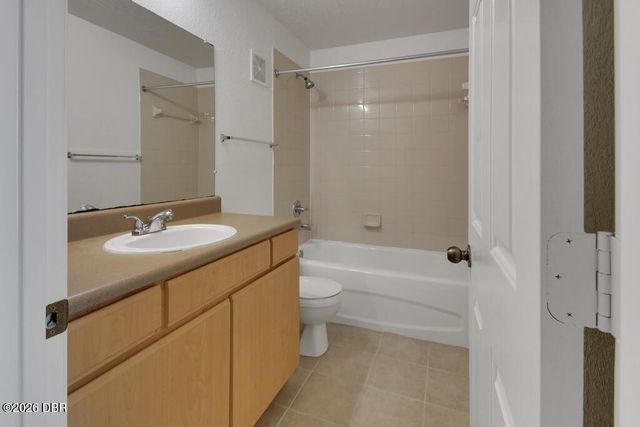 940 Village Trl Unit 4-207, Port Orange, FL 32127