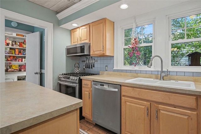 285 Thomas Avenue, Irondequoit, NY 14617