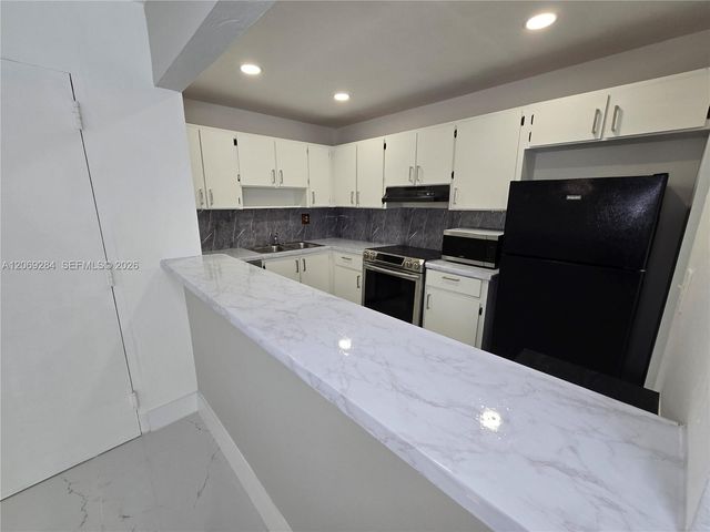 10375 N Kendall Drive J7, Miami, FL 33176