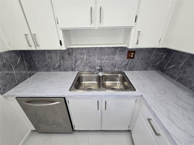 10375 N Kendall Drive J7, Miami, FL 33176