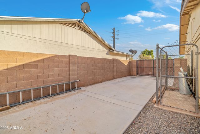 8316 W SWEETWATER Avenue, Peoria, AZ 85381