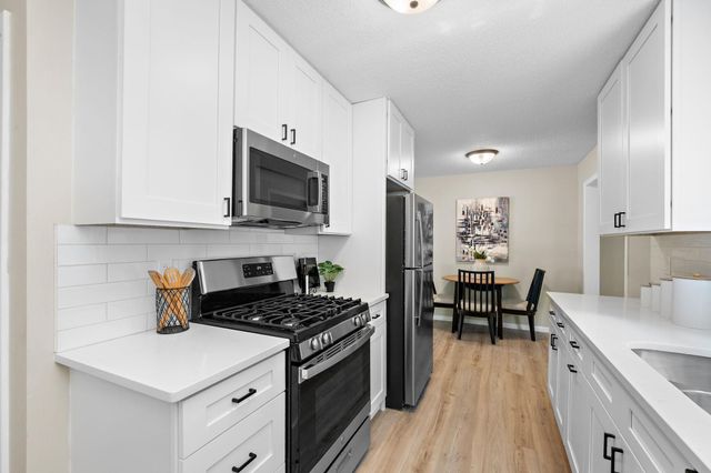 1194 Ruggles Street, Roseville, MN 55113