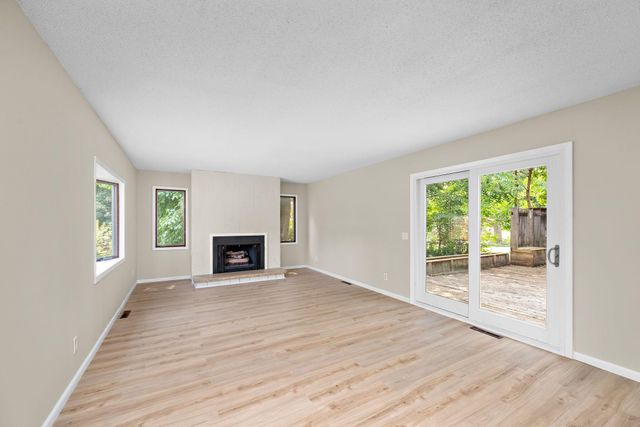 1194 Ruggles Street, Roseville, MN 55113