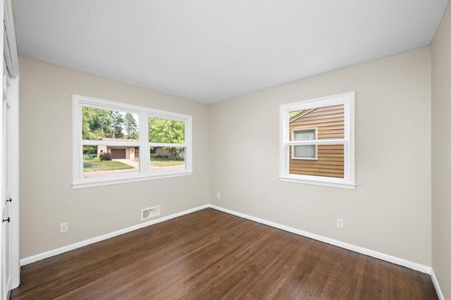 1194 Ruggles Street, Roseville, MN 55113