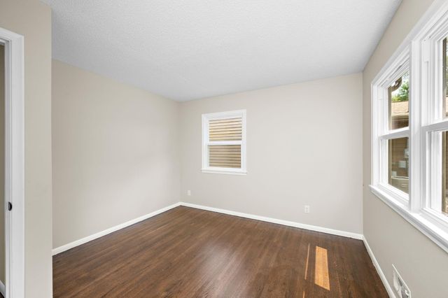 1194 Ruggles Street, Roseville, MN 55113