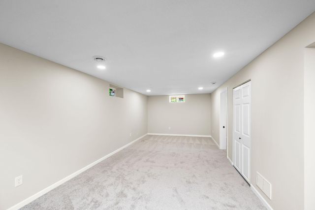 1194 Ruggles Street, Roseville, MN 55113
