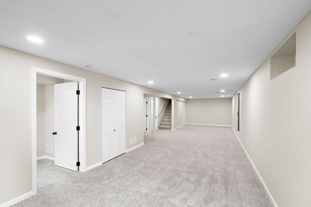 1194 Ruggles Street, Roseville, MN 55113