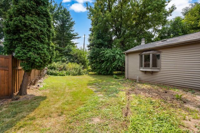 1194 Ruggles Street, Roseville, MN 55113