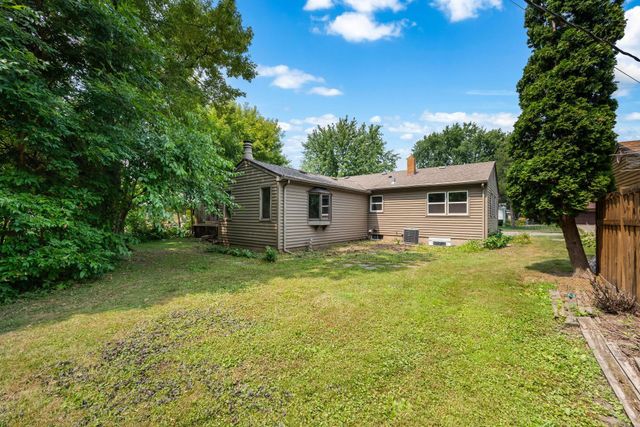 1194 Ruggles Street, Roseville, MN 55113