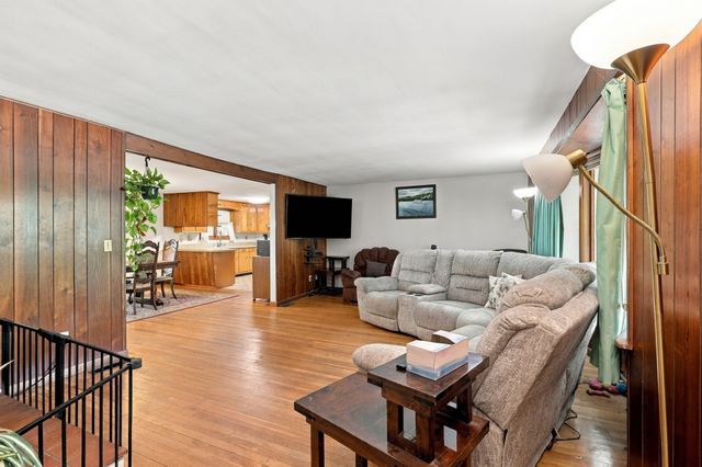 5 Donna Lane, Dudley, MA 01571