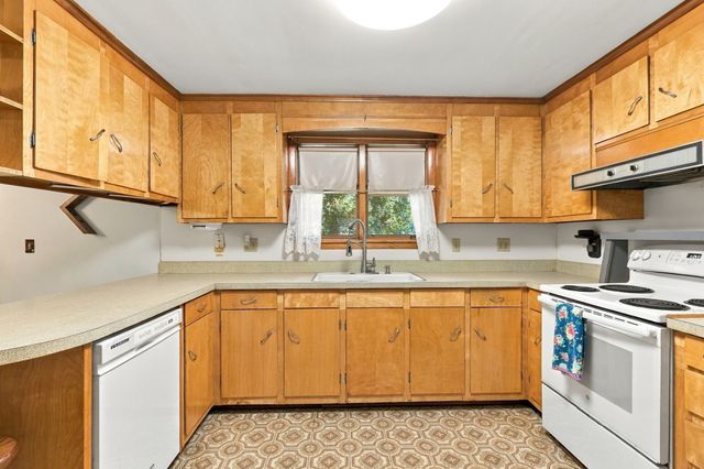 5 Donna Lane, Dudley, MA 01571