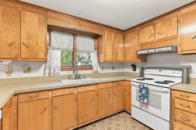 5 Donna Lane, Dudley, MA 01571