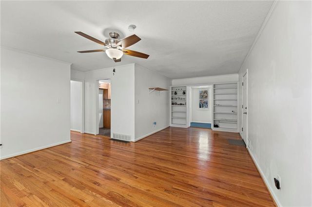 5248 N Flora Avenue, Kansas City, MO 64118