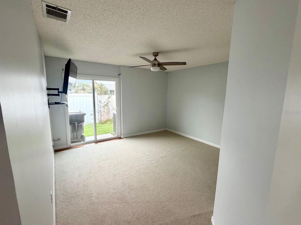 Image 6 of property listing at 2899 AUTUMN GREEN DRIVE, Orlando, FL 32822