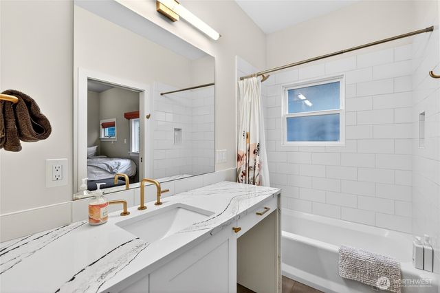 7720 Meridian Avenue N, Seattle, WA 98103